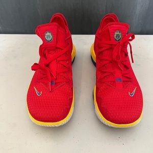 Nike LeBron 16 Low SuperBron - SIZE 10.5